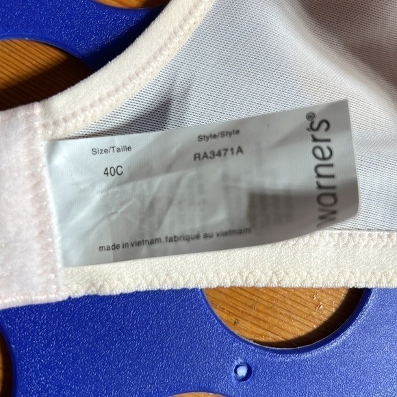 Warners underwire no side effects breathable bra. Size 40 C. NWT. - Picture 4 of 4